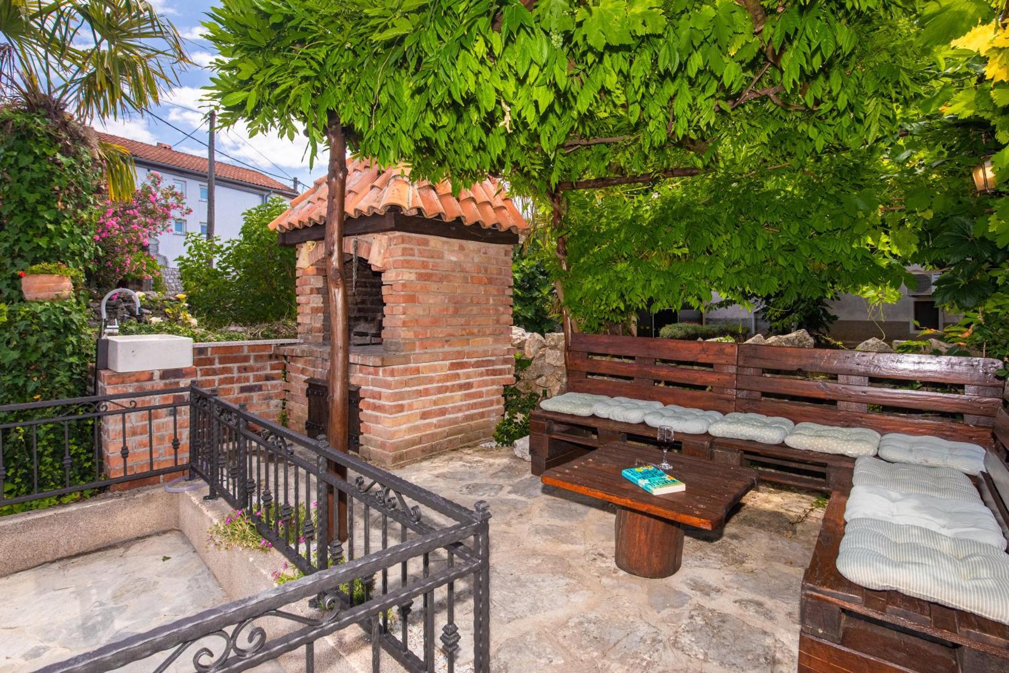 Holiday House Anabella Krk Town Exterior photo